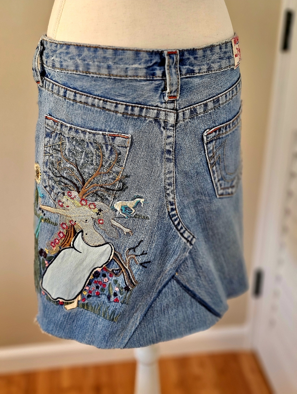 TRUE RELIGION Joey Miss Lady Godiva | Vintage Y2K | Rare Embroidery Denim Skirt - Picture 1 of 11